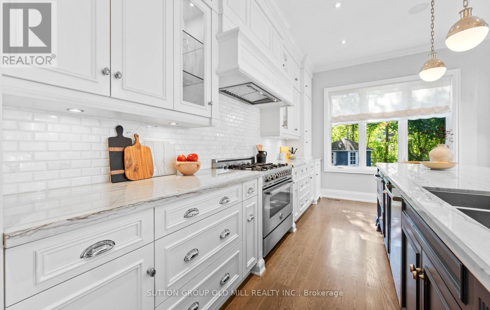 8 Cumberland Drive, Mississauga, ON