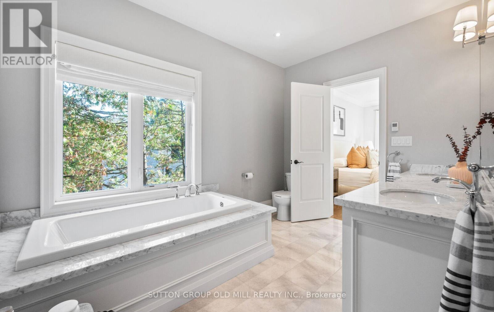 8 Cumberland Drive, Mississauga, ON