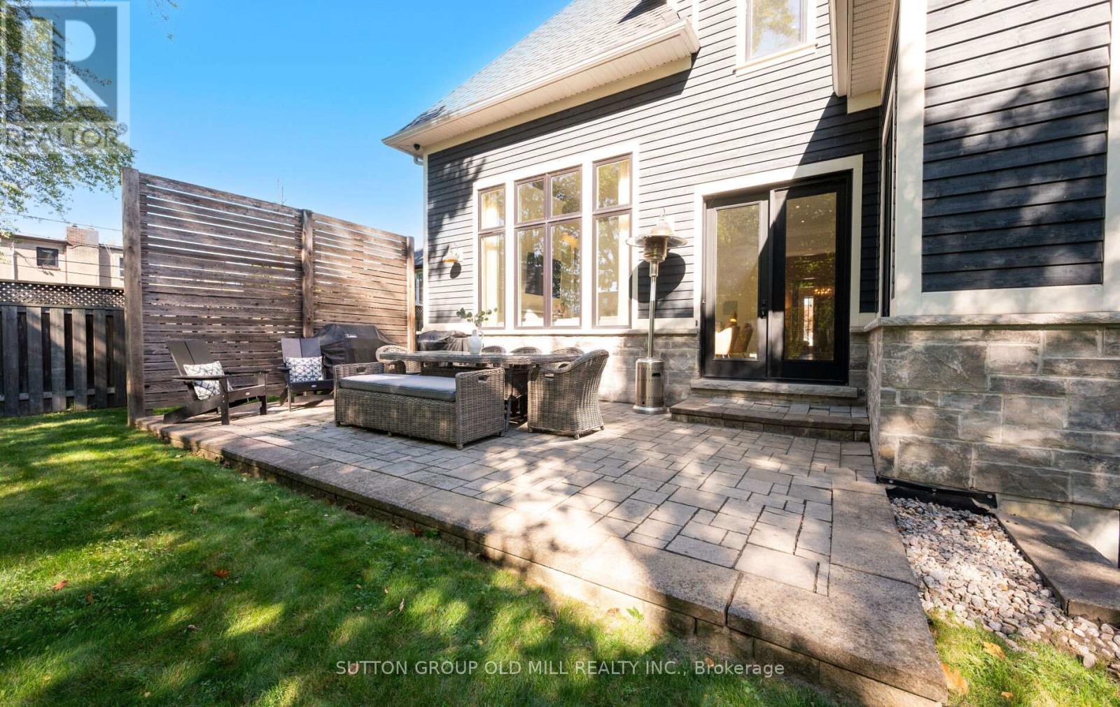 8 Cumberland Drive, Mississauga, ON
