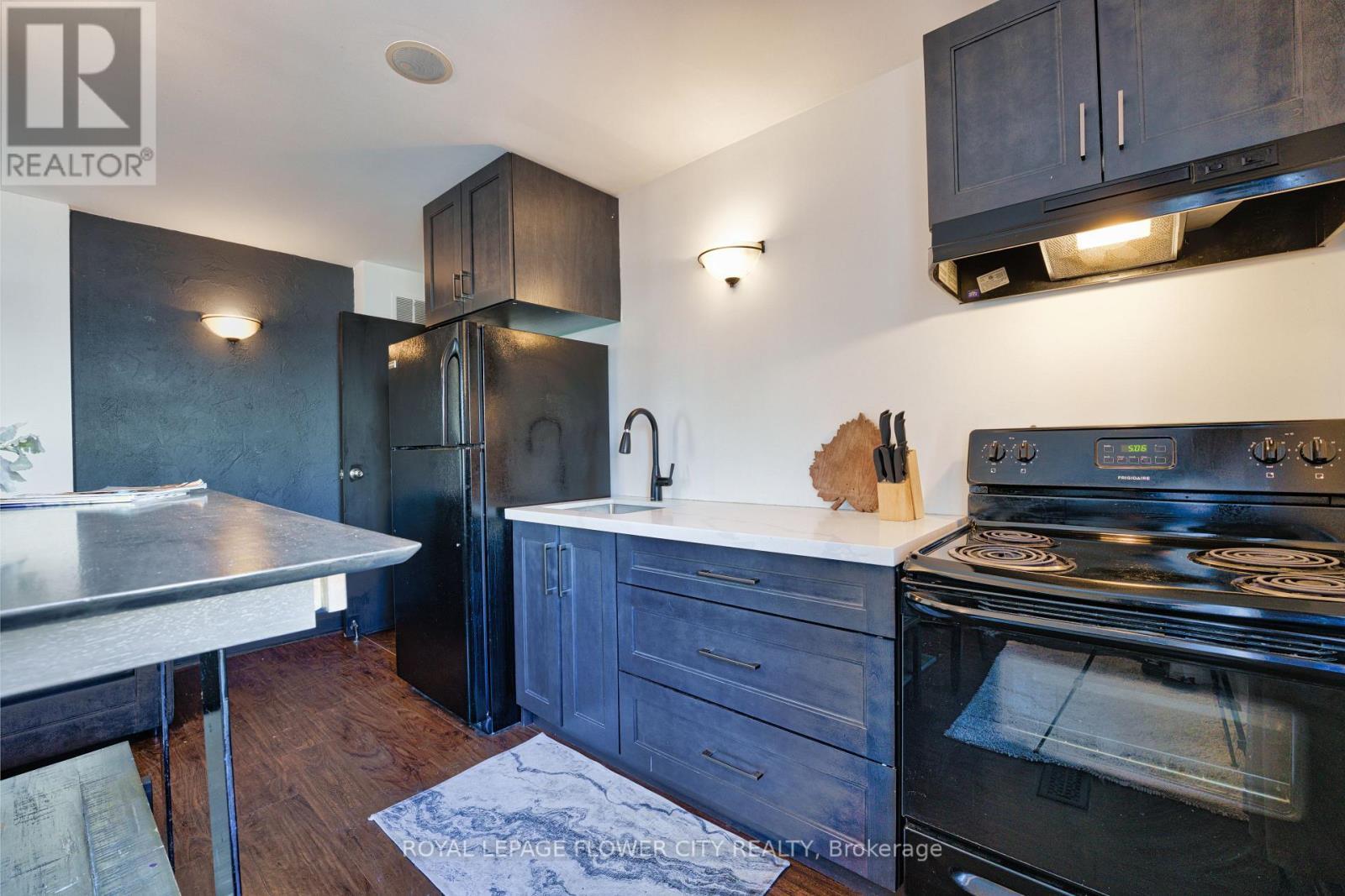 49 Mary Street, Barrie, ON
