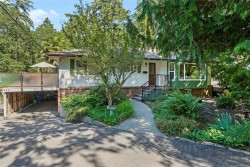 4921 Townsend Dr Saanich, BC V8Z 5P2
