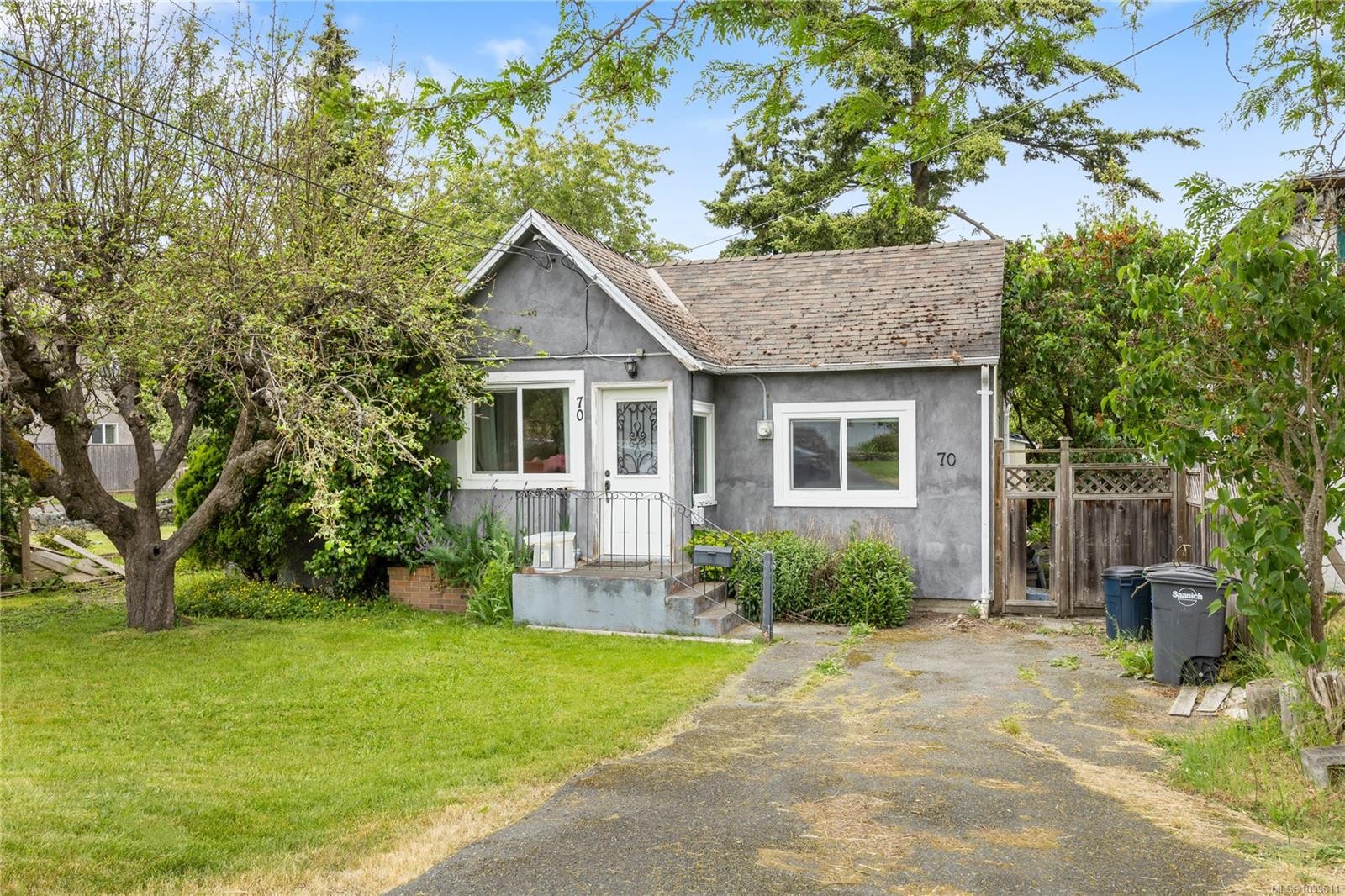 70 Hampton Rd, Saanich, BC