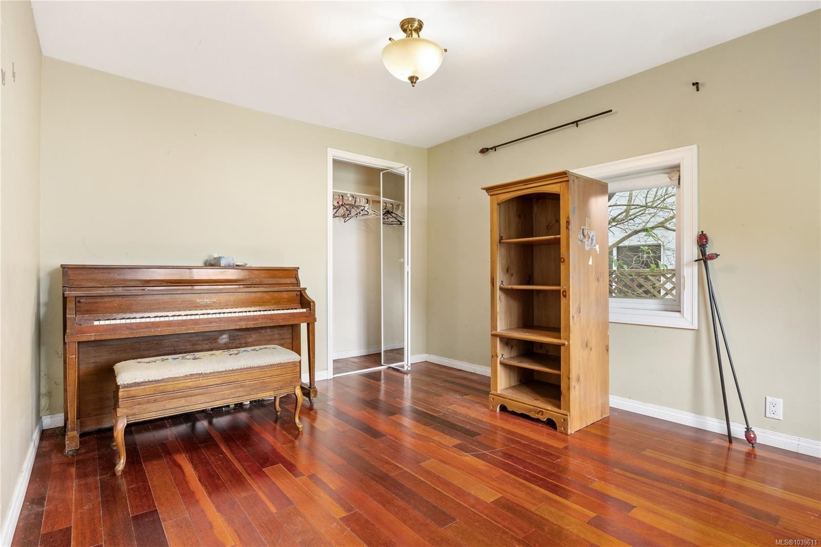 70 Hampton Rd, Saanich, BC