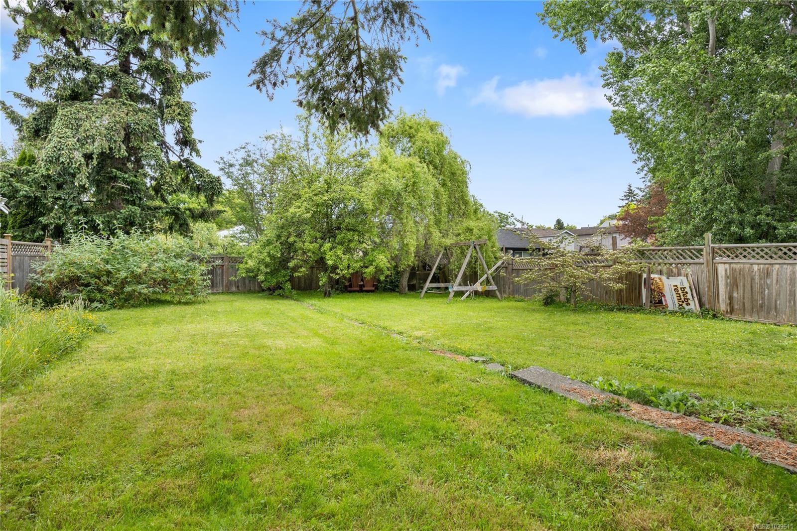 70 Hampton Rd, Saanich, BC