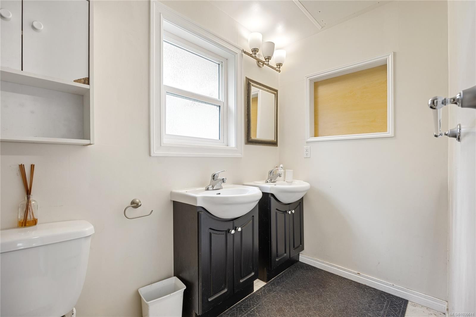 70 Hampton Rd, Saanich, BC