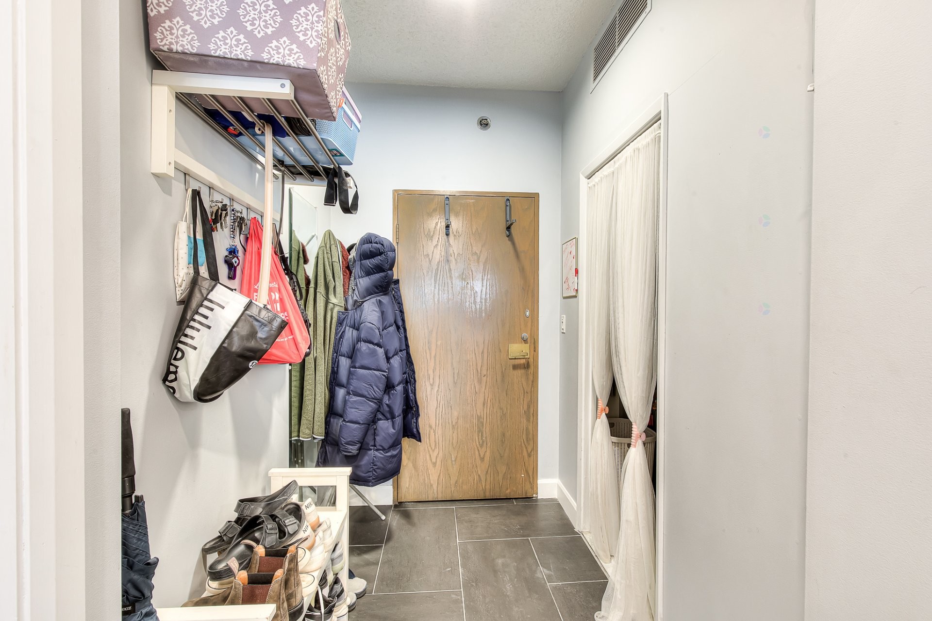 Hall d'entrée/Vestibule - 504-1101 Rue St-Urbain, Montréal (Ville-Marie), QC