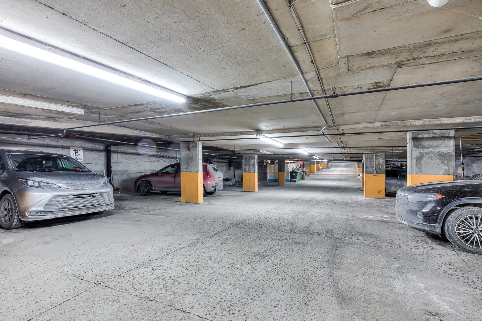 Garage - 504-1101 Rue St-Urbain, Montréal (Ville-Marie), QC