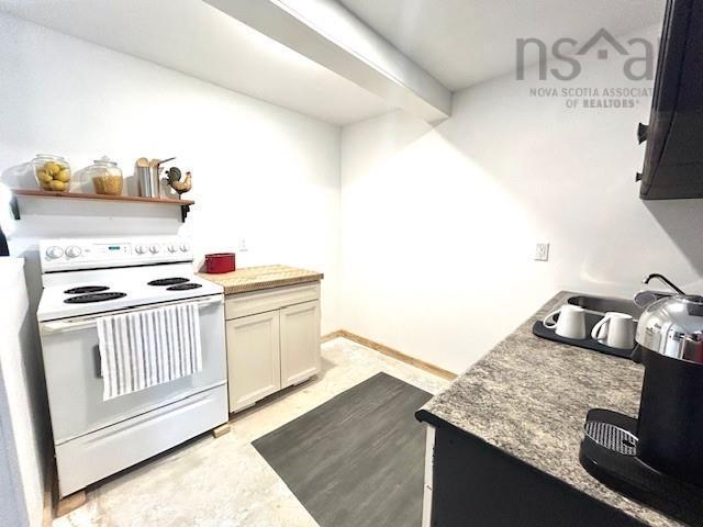 7729 Highway 321, Roslin, NS - Indoor Photo Showing Kitchen With Double Sink