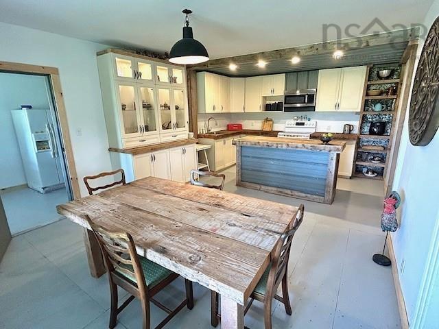 7729 Highway 321, Roslin, NS - Indoor