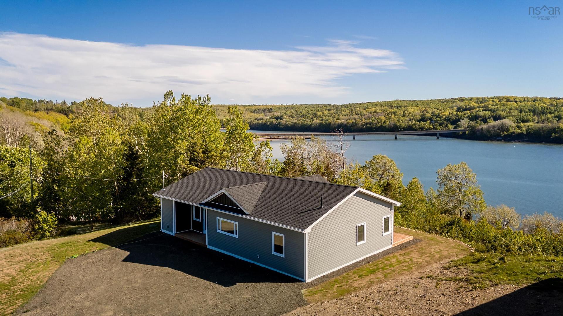 41 Colonial Arms Drive, Deep Brook, NS