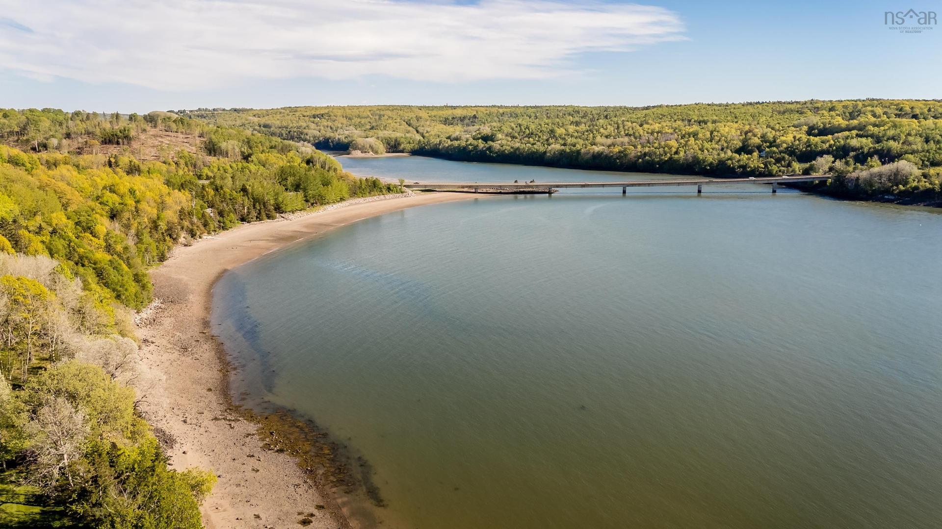 41 Colonial Arms Drive, Deep Brook, NS