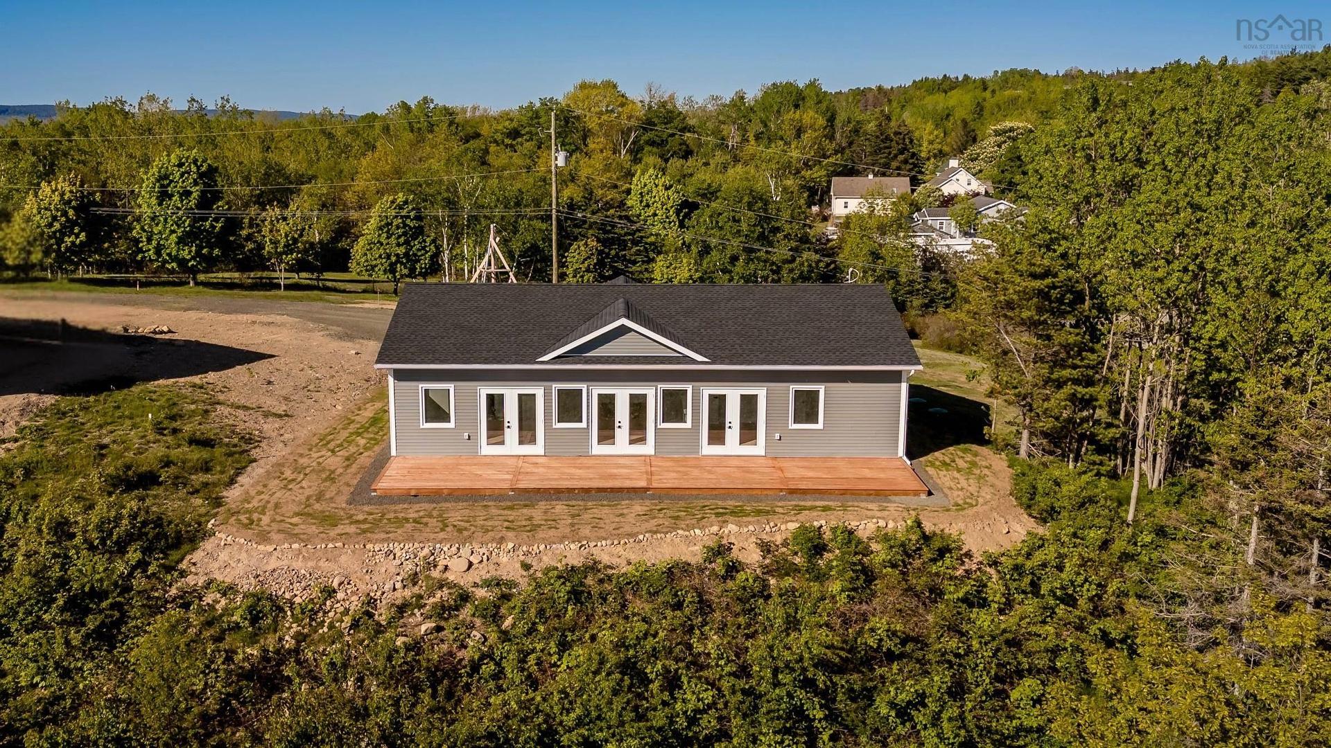 41 Colonial Arms Drive, Deep Brook, NS