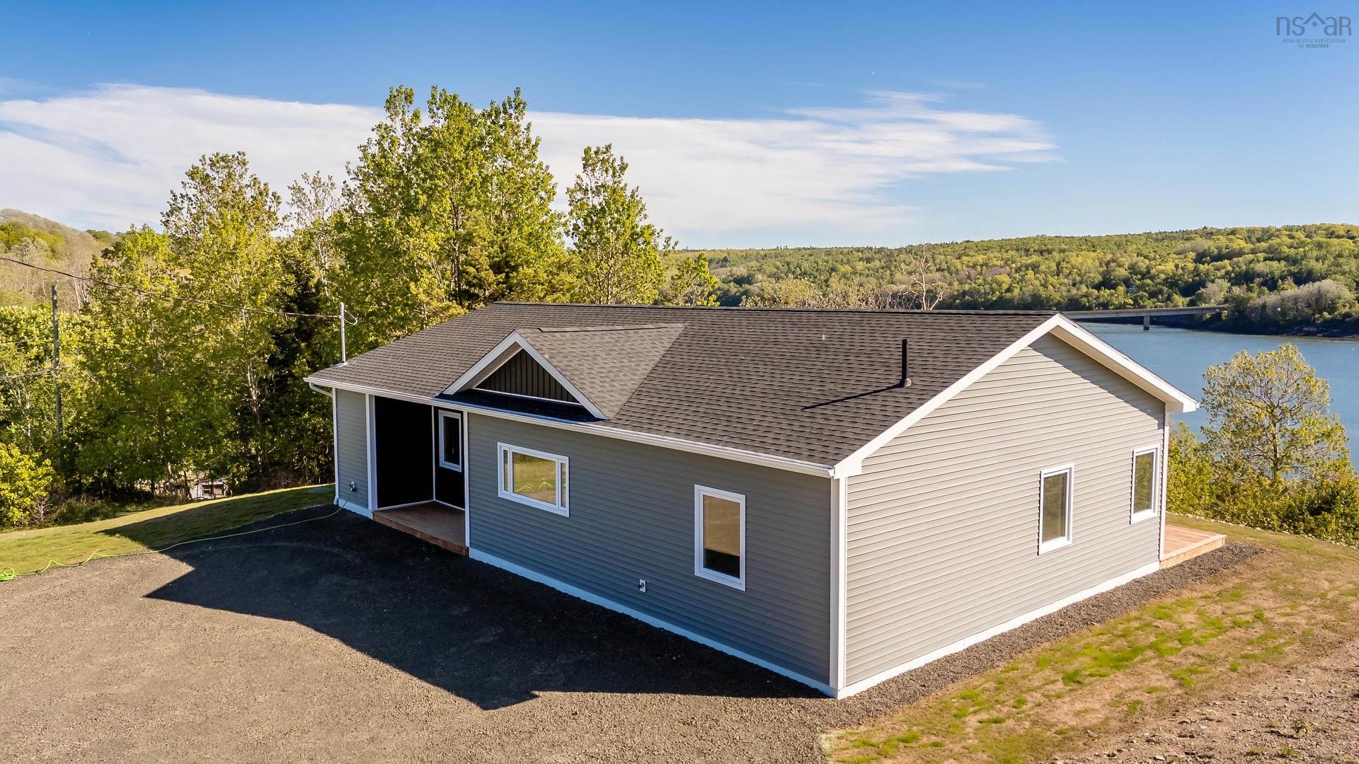 41 Colonial Arms Drive, Deep Brook, NS