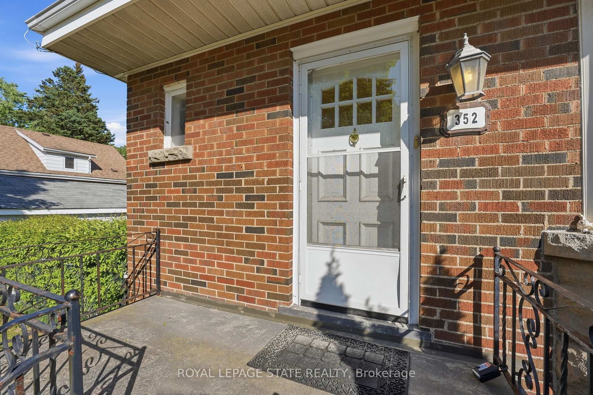 352 Parkside Drive, Hamilton, ON