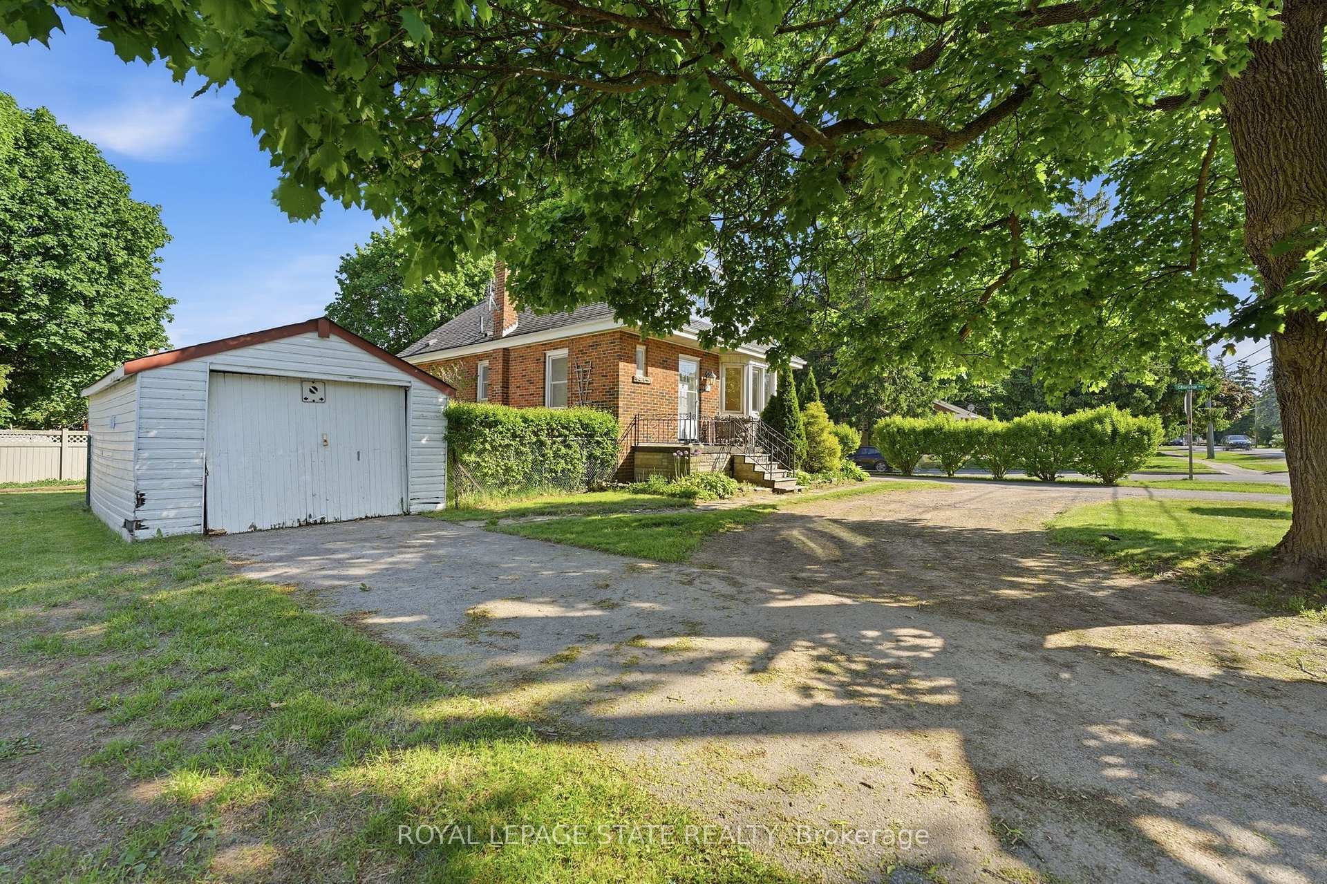 352 Parkside Drive, Hamilton, ON