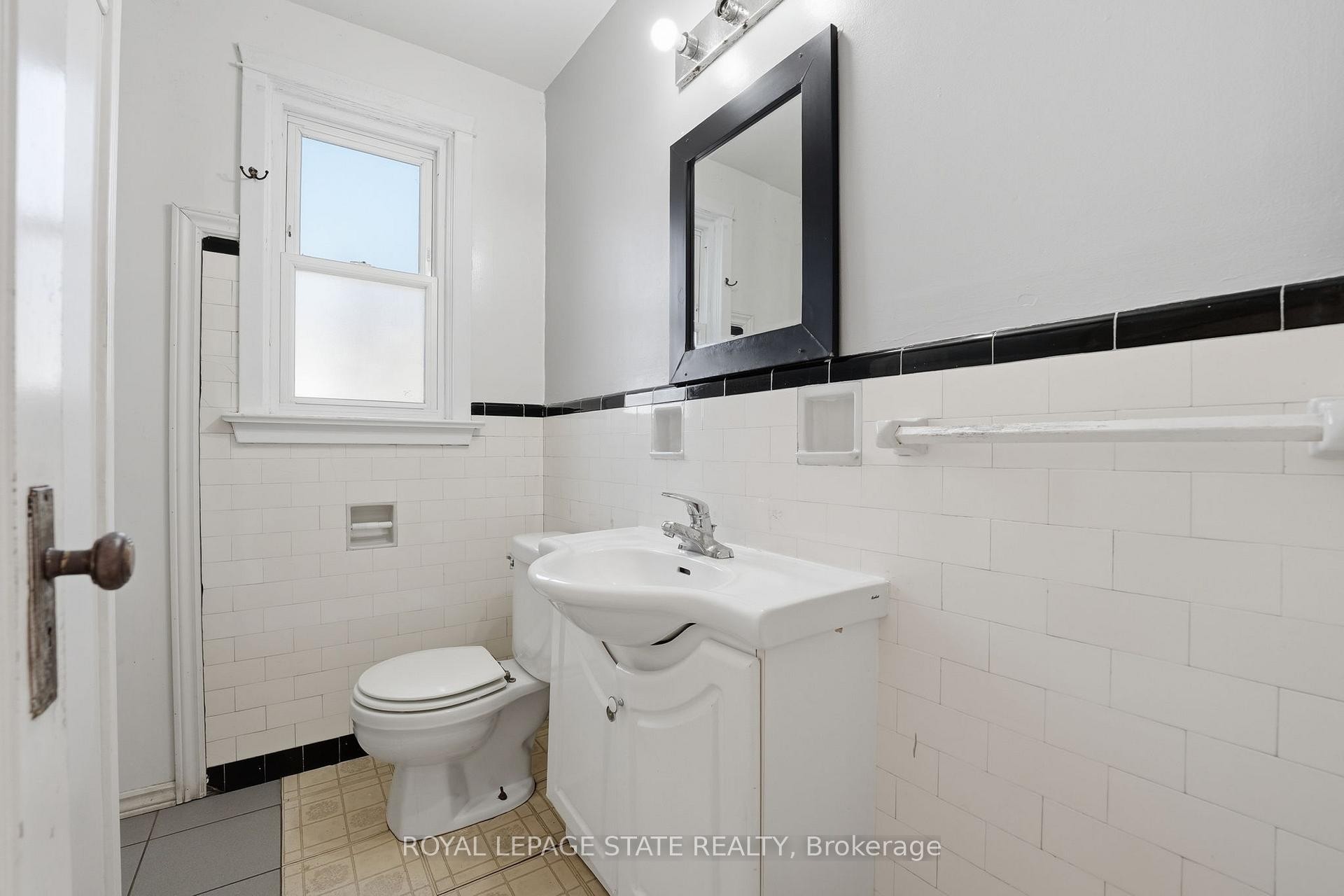 352 Parkside Drive, Hamilton, ON