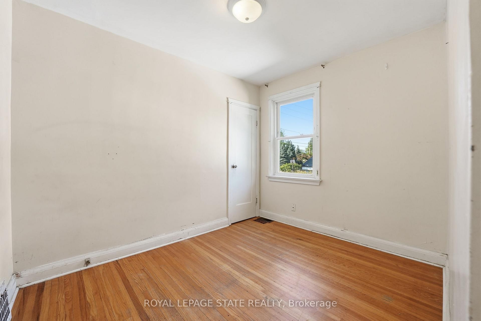 352 Parkside Drive, Hamilton, ON