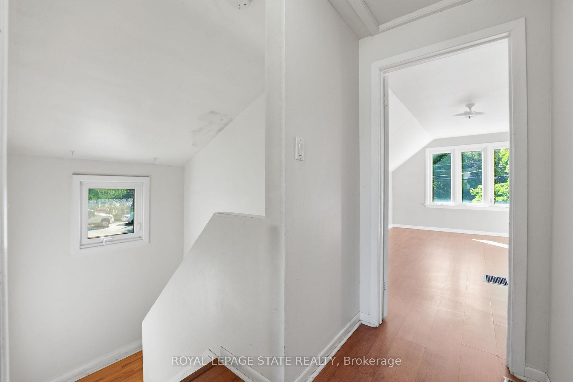 352 Parkside Drive, Hamilton, ON