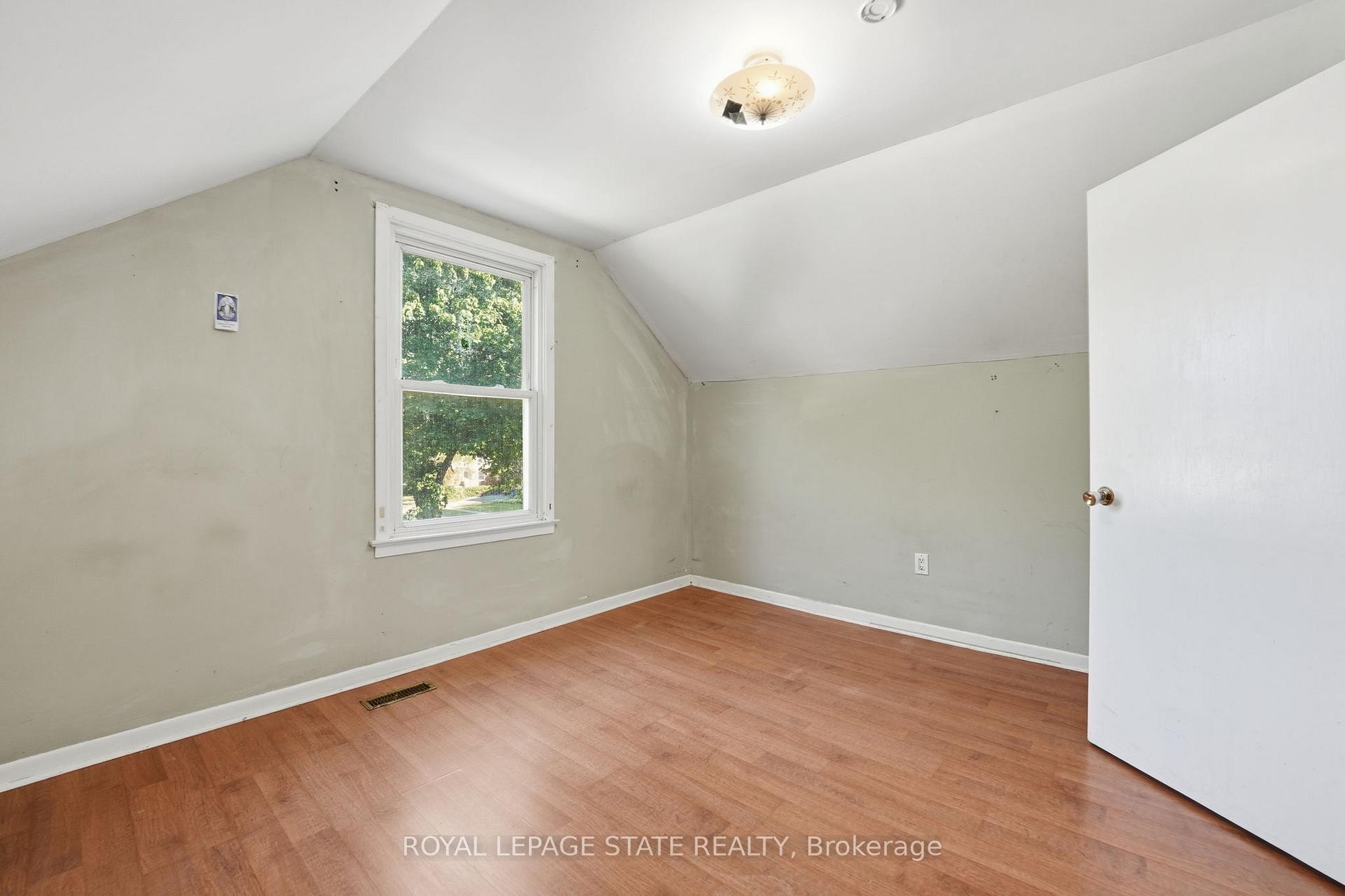 352 Parkside Drive, Hamilton, ON