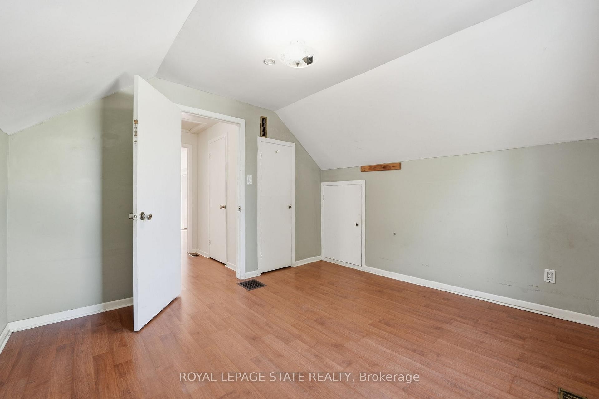 352 Parkside Drive, Hamilton, ON