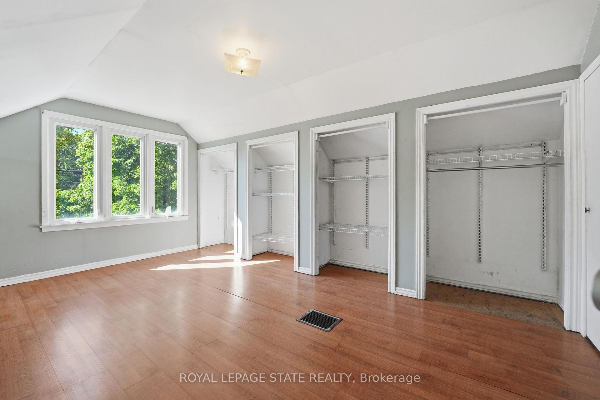 352 Parkside Drive, Hamilton, ON