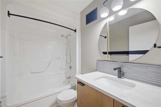 222 First St, Landmark, MB - Indoor Photo Showing Bathroom
