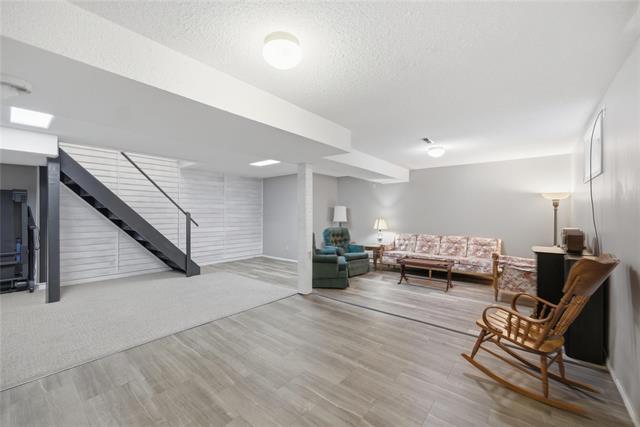 222 First St, Landmark, MB - Indoor