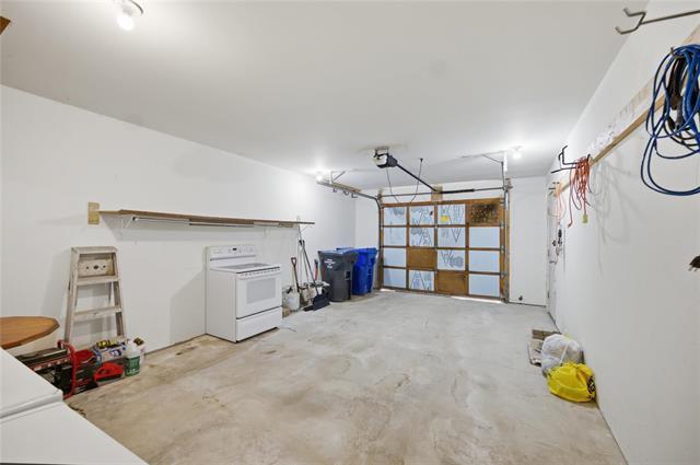 222 First St, Landmark, MB - Indoor Photo Showing Garage