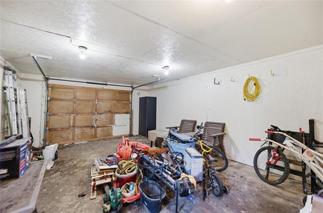 222 First St, Landmark, MB - Indoor Photo Showing Garage