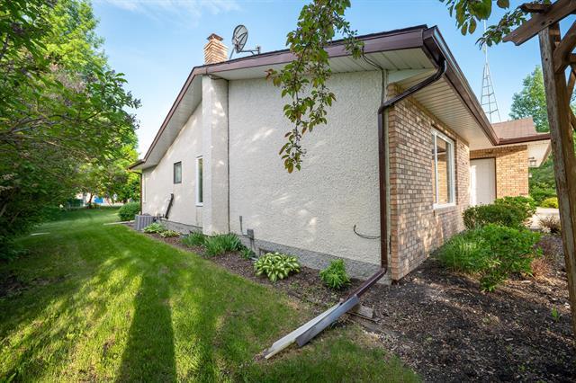 222 First St, Landmark, MB - Outdoor