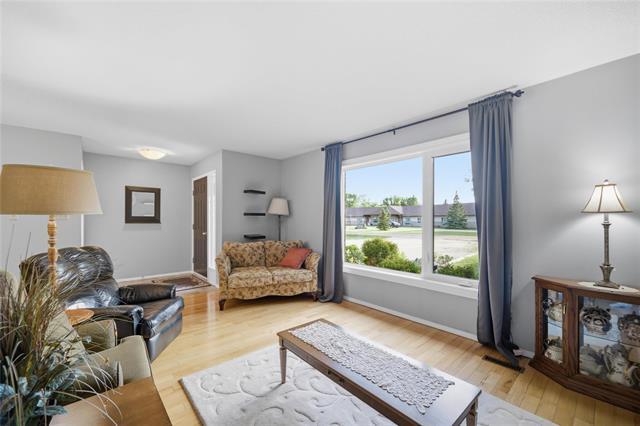222 First St, Landmark, MB - Indoor Photo Showing Living Room