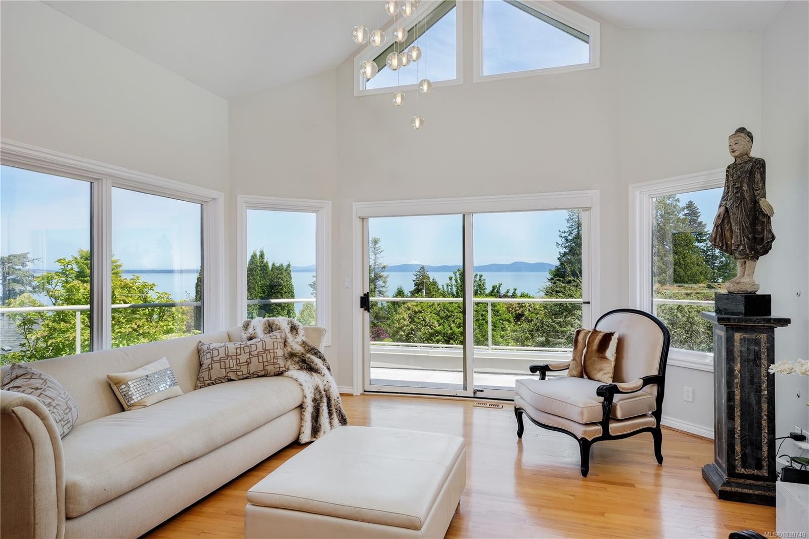 4961 Lochside Dr, Saanich, BC