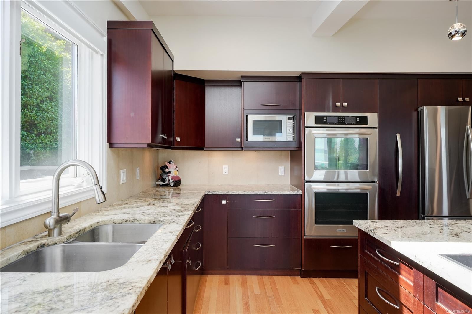 4961 Lochside Dr, Saanich, BC