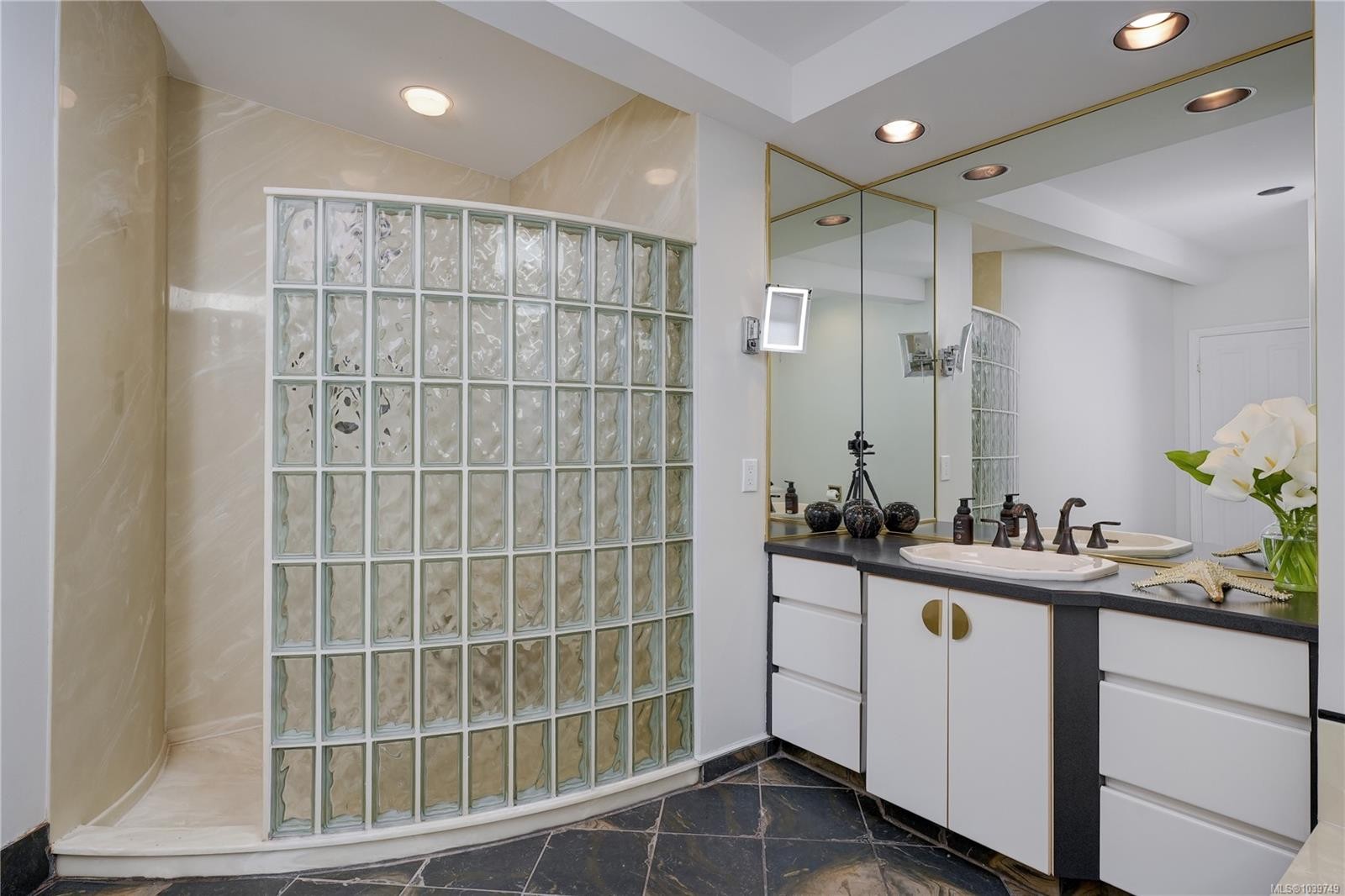 4961 Lochside Dr, Saanich, BC