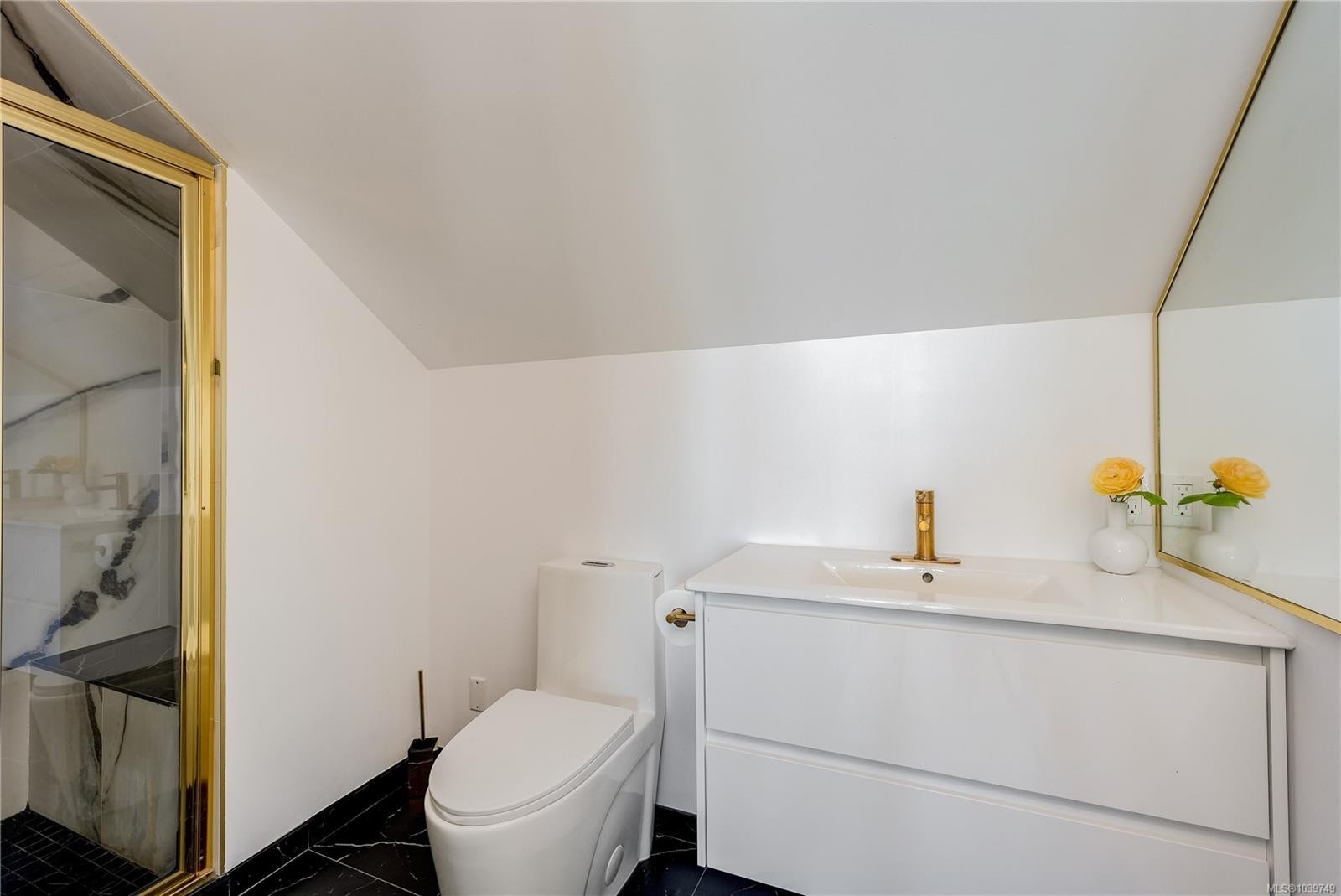 4961 Lochside Dr, Saanich, BC