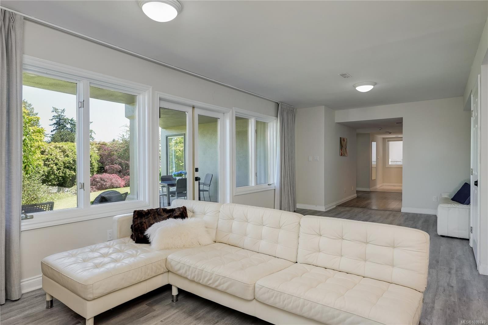 4961 Lochside Dr, Saanich, BC