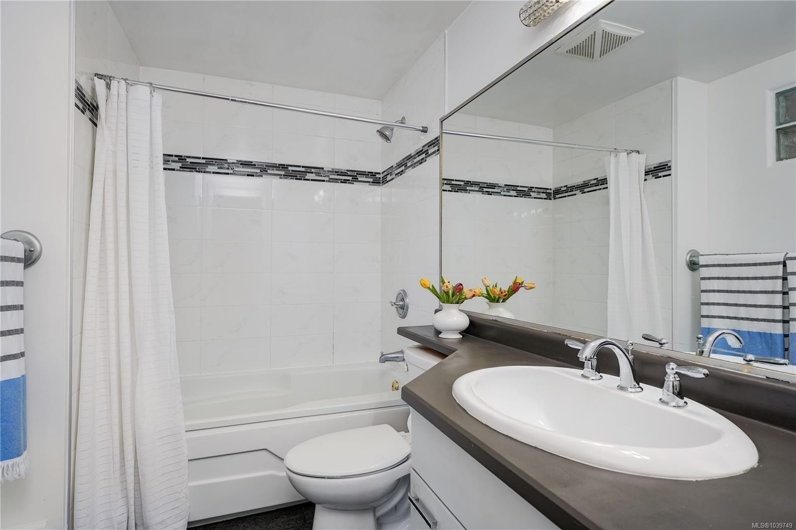 4961 Lochside Dr, Saanich, BC