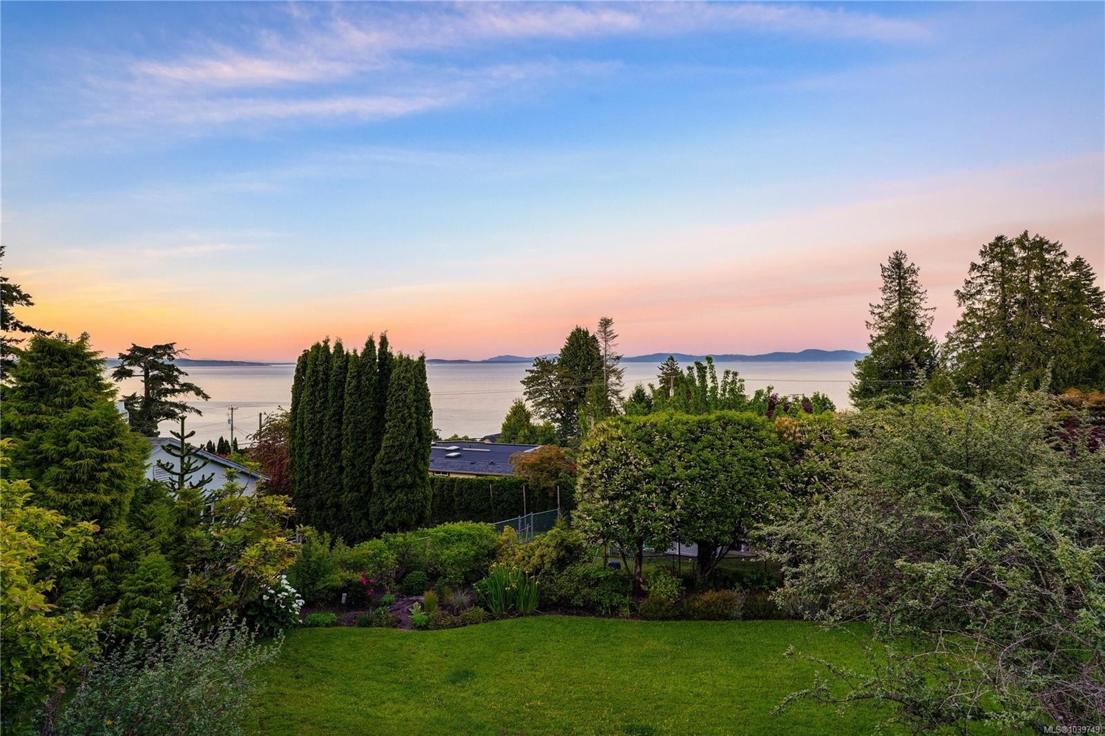 4961 Lochside Dr, Saanich, BC