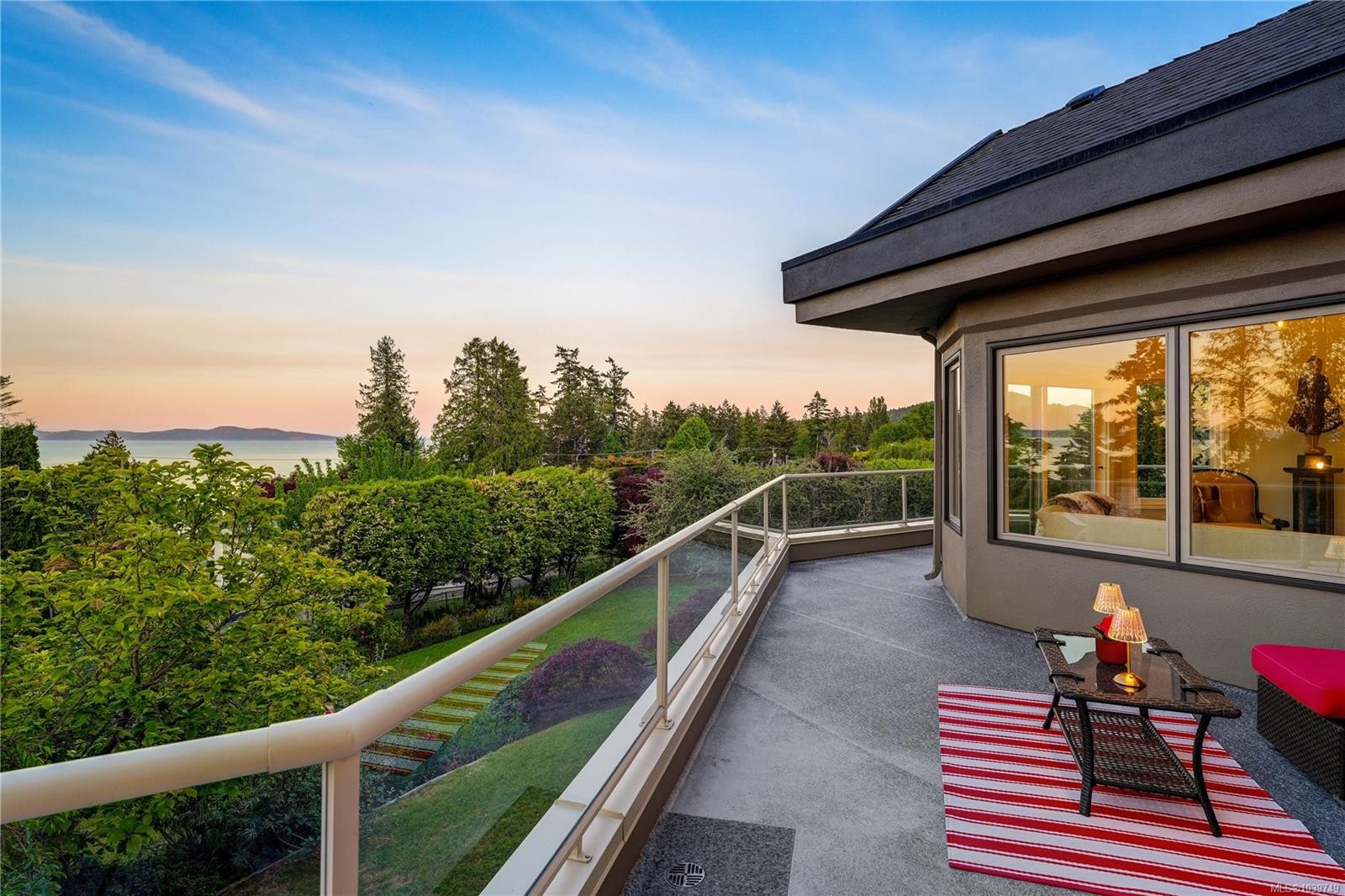 4961 Lochside Dr, Saanich, BC