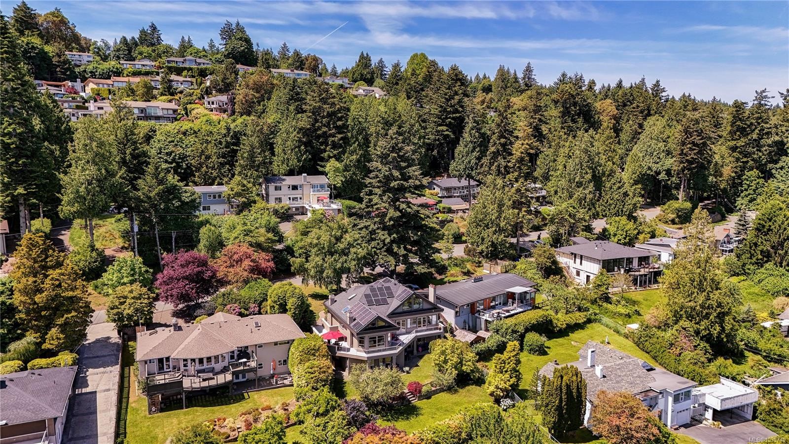 4961 Lochside Dr, Saanich, BC