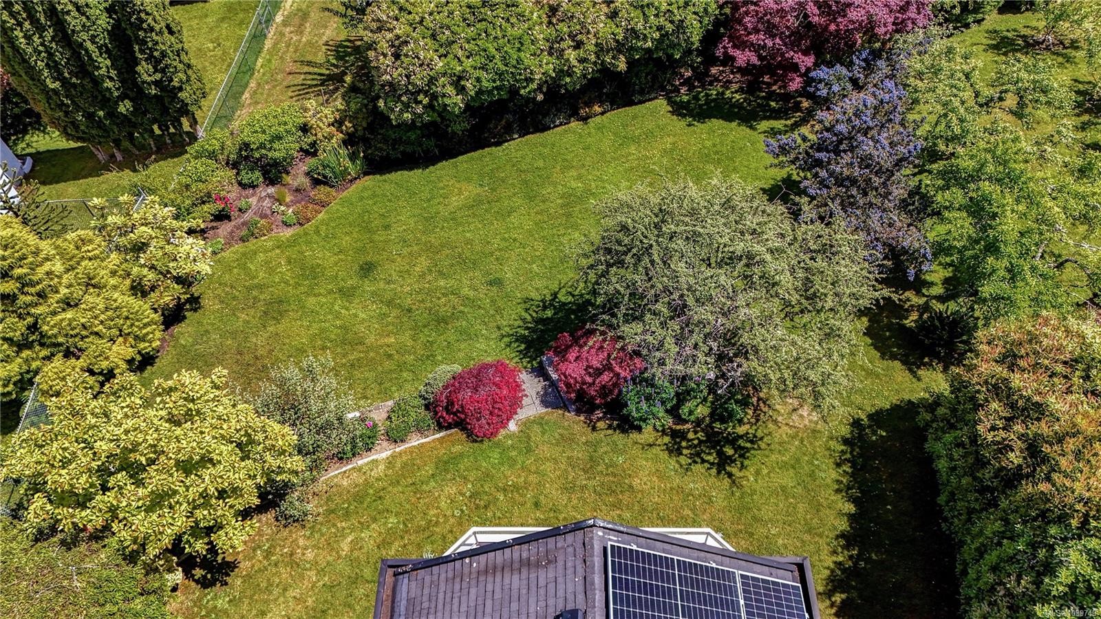 4961 Lochside Dr, Saanich, BC
