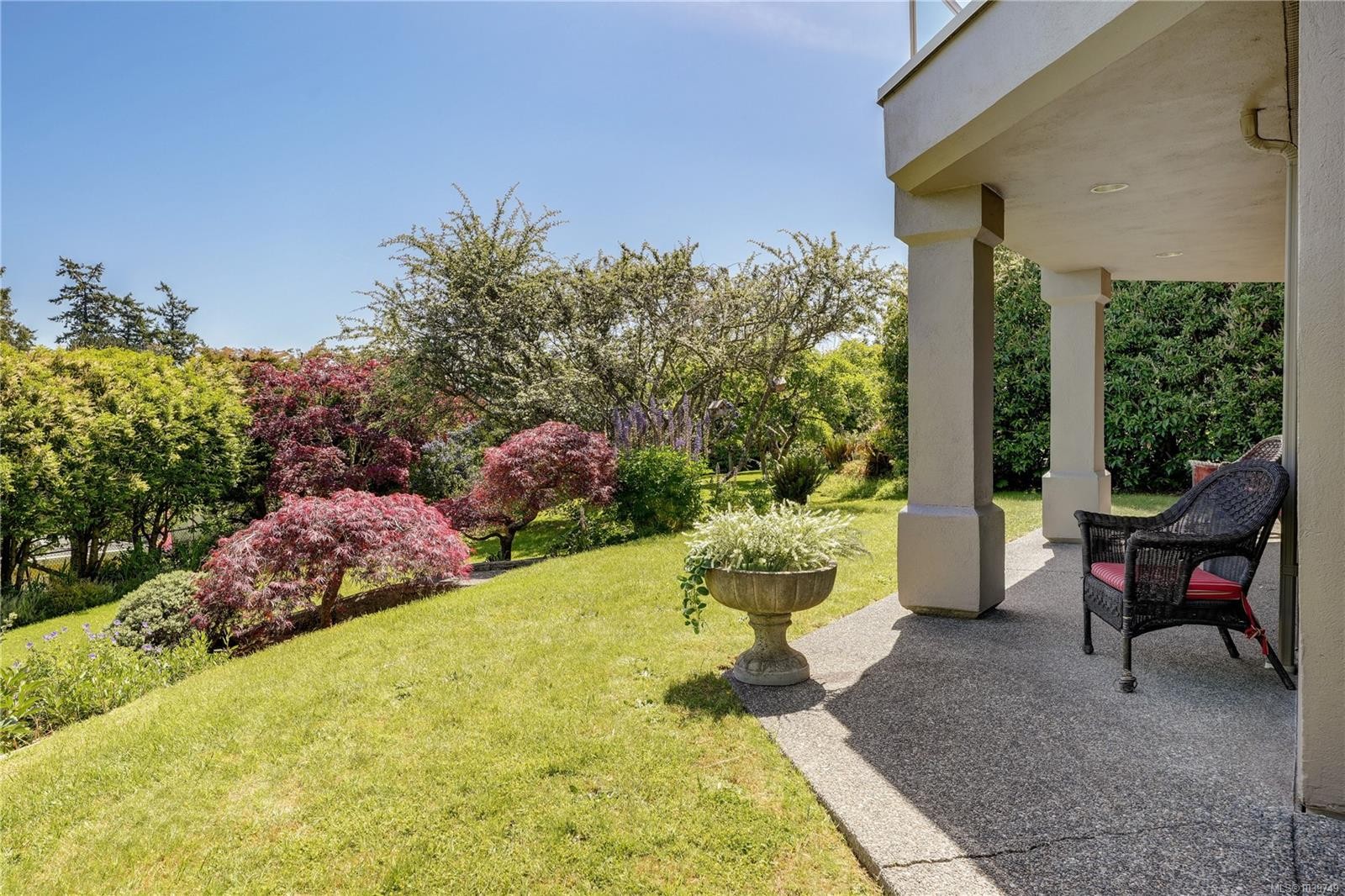 4961 Lochside Dr, Saanich, BC