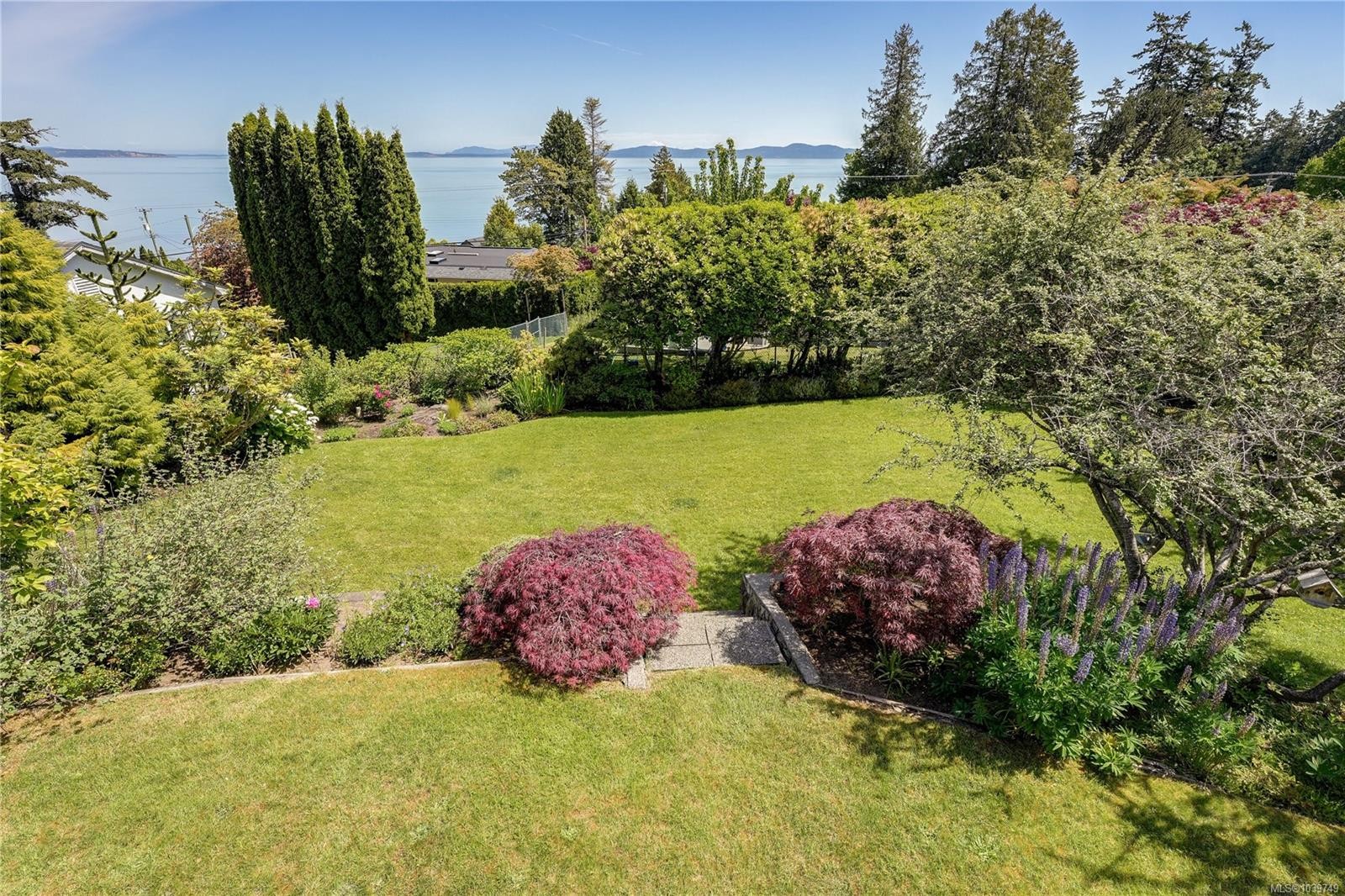 4961 Lochside Dr, Saanich, BC