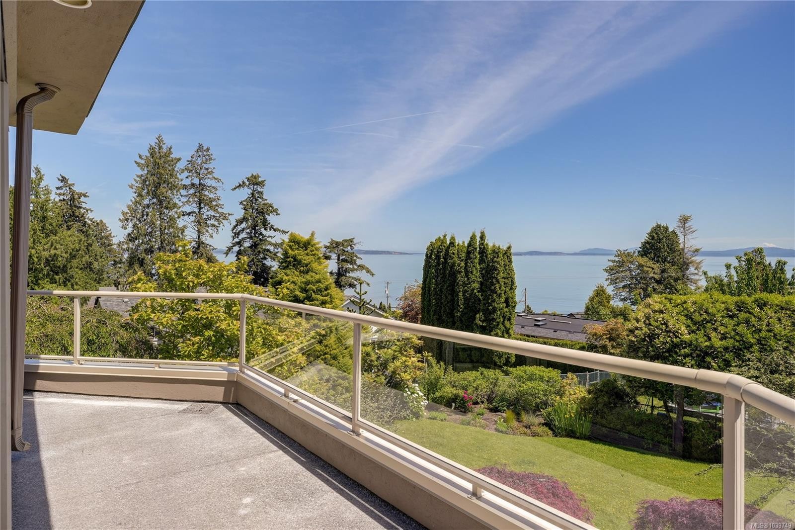 4961 Lochside Dr, Saanich, BC