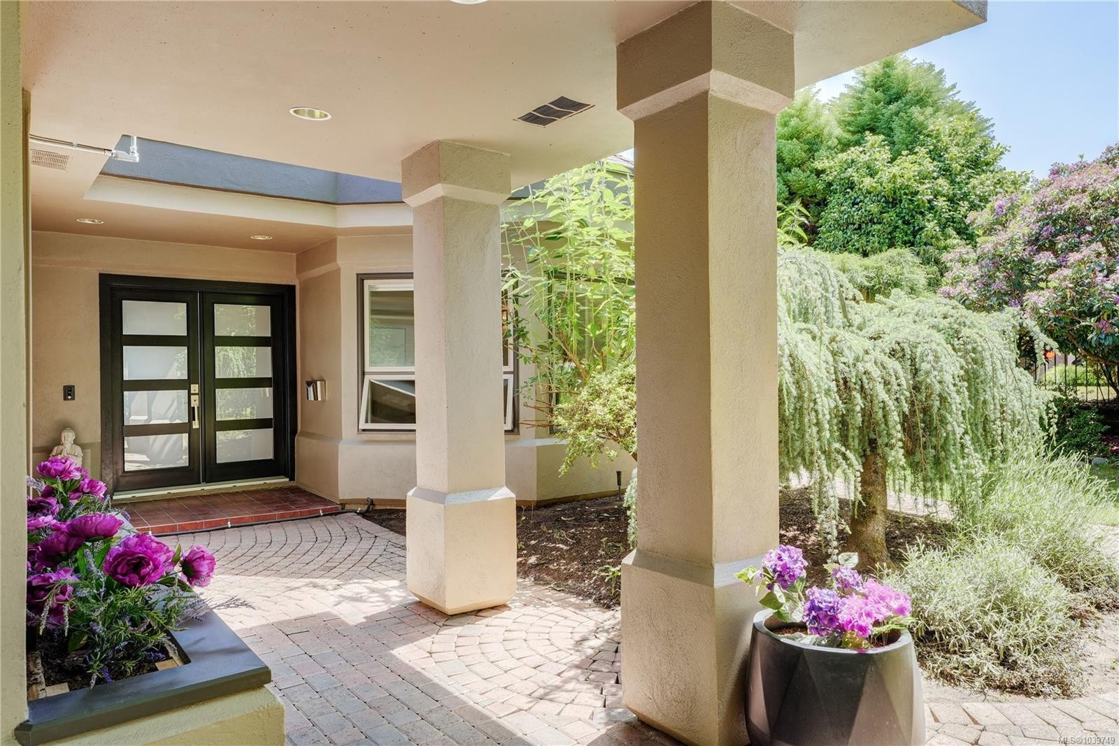 4961 Lochside Dr, Saanich, BC