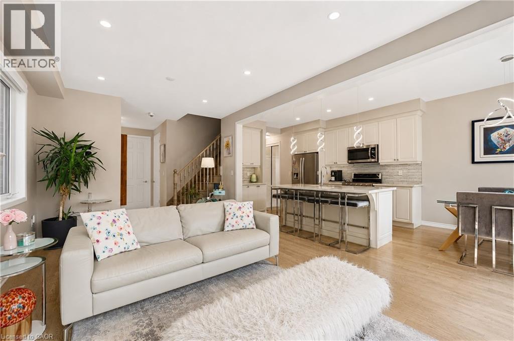 44 Stillwater Crescent, Waterdown, ON - Indoor Photo Showing Living Room