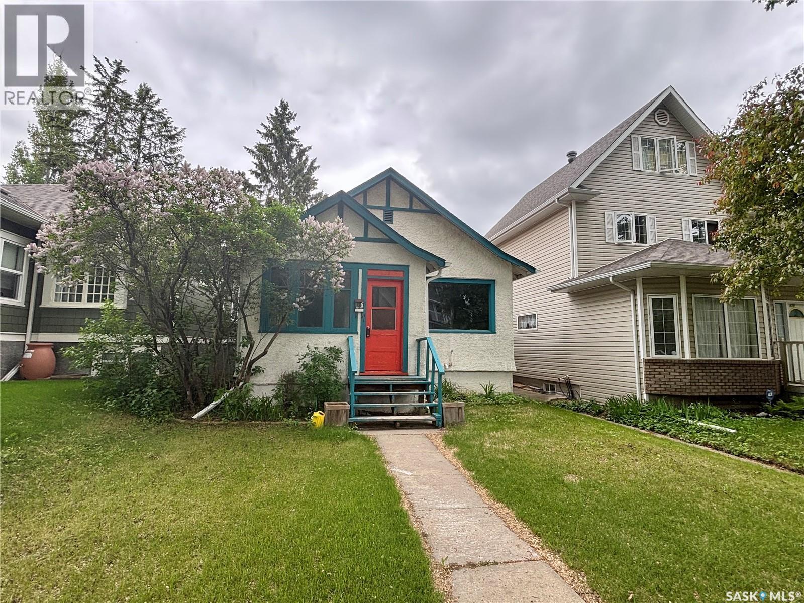 822 10Th Street E, Saskatoon, SK