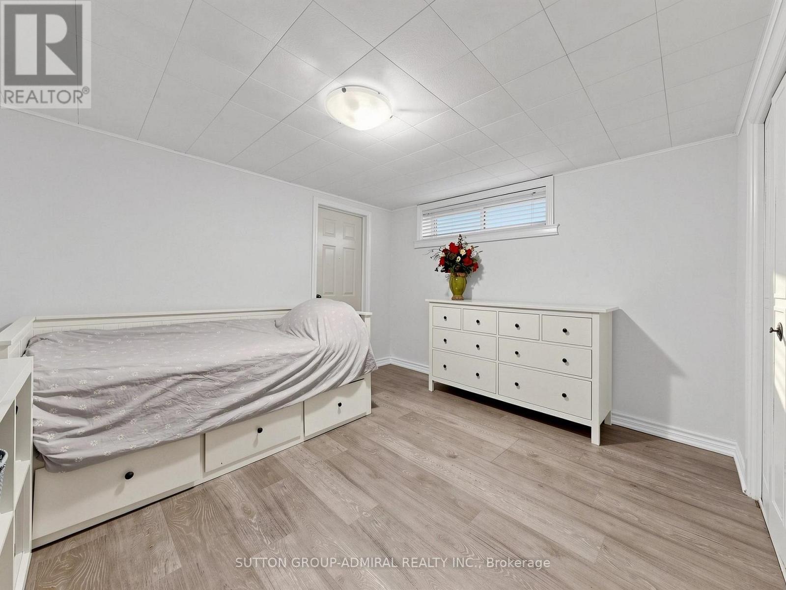 1864 Hindhead Road, Mississauga, ON