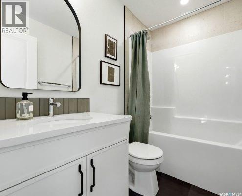 1056 West Park Boulevard, Moose Jaw, SK