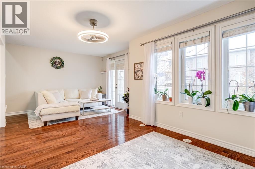 7 Sirente Drive Unit# 11, Hamilton, ON - Indoor Photo Showing Living Room